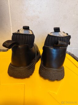 Zateplené černé kotníkové boty - 3