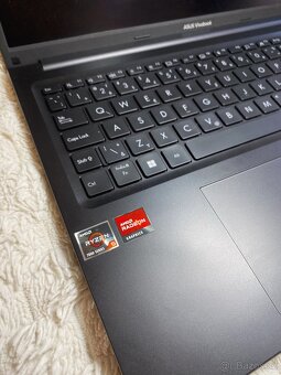 Prodám notebook ASUS Vivobook - 3