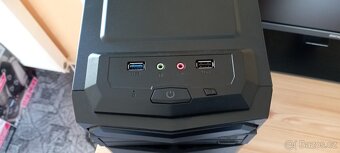 Zachovalý starší PC na běžné používaní s OS Fedora 42 - 3