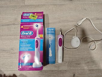 elektrický zubní kartáček Oral-B - 3