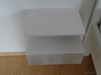 Závěsný noční stolek - 3