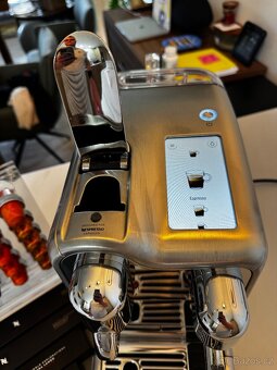 Top Kávovar Nespresso CreatistaPro+zásobník+kapsle - 3