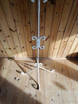 Vysoký bílý kovový svícen 145 cm - 3