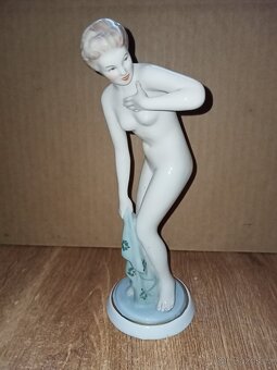 Dívka po koupeli s osuškou AKT ROYAL DUX- ART-DECO 24,5 cm t - 3