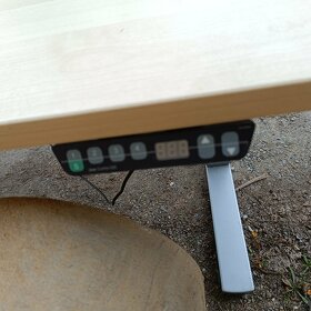 Pracovní stůl s elektricky nastavitelnou výškou - 3