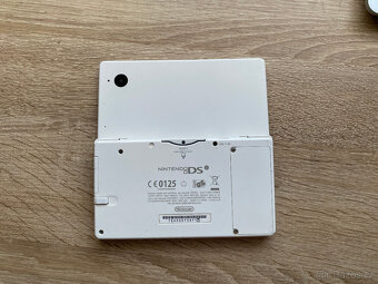 Nintendo DSi v bílé barvě - 3