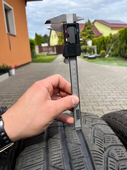 225/40/18 Zimáky Pirelli - 3