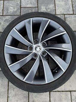 Originál ALU Škoda pegasus R18 + letní gumy - 3