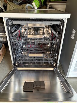 Prodám myčku nádobí od firmy Whirlpool PC 12tis - 3