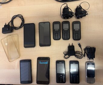 Mix mobilních telefonů (funkční / nefunkční / tlačítkové) - 3