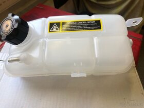 Alfa Romeo 156 2,5 V6 expanzní nádržka - 3