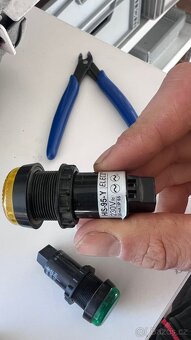 Tlačítka kontrolky - 3