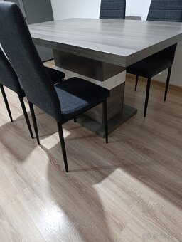 Jídelní stůl se 4 židlemi - 3