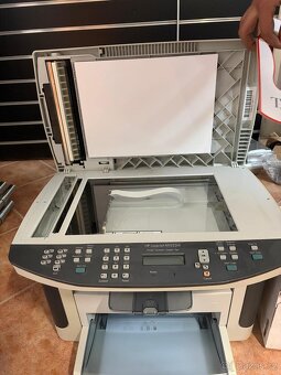 HP LaserJet M1522nf – laserová multifunkce + 2× nové tonery - 3