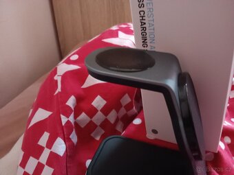 Prodám bezdrátový nabíjecí stojan fixed 3v1 - 3