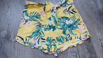 Kraťásky s volánkovým lemem vel.158/164 zn.H&M - 3