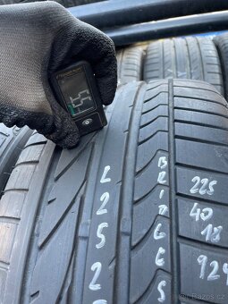 2ks Bridgestone 225/40 R18 - 3