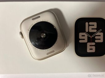 Apple Watch SE (gen 2) 44mm Starlight (zánovní) - 3