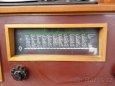 Skříňka s radiopřijímačem RV75 a s gramofónem z let 1939-40 - 3