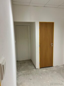 Nebytový prostor o velikosti 13,5 m2 - 3