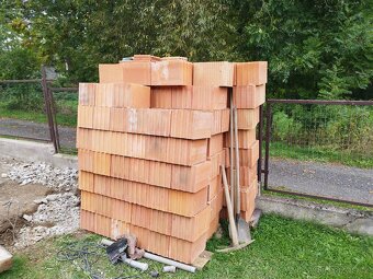prodám staré poctivé cihly + cihly broušené (asi porotherm) - 3