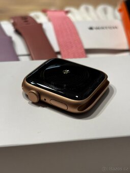 Apple Watch SE (2022) 44mm Gold Aluminum - 3