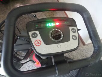 Tříkolový elektrický invalidní skútr TROPHY BOOSTER 6, 950W - 3