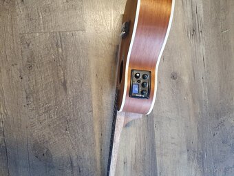 koncertní ukulele Stagg-elektroakustické - 3