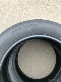 Pneu 235/55 R19 - 3