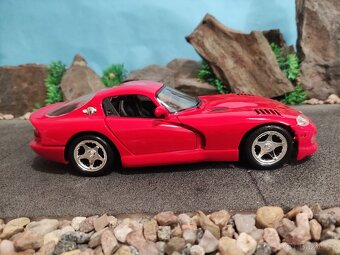 Prodám model 1:18 Dodge Viper GTS - 3