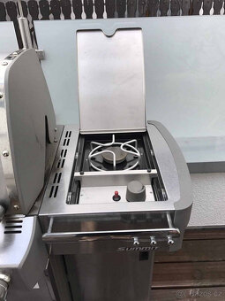 Plynový gril Weber Summit 670 - 3