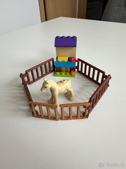 Lego Friends Mia a stáj pro hříbata - 3