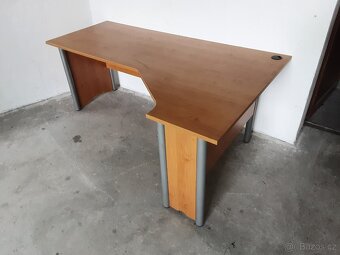 Kancelářský stůl - 3