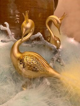 Tradiční skleněná ozdoba, baňka, Labuť s korunkou zlatá - 3