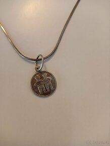 Prodám plný hladký stříbrný řetízek s přívěskem - 3