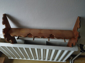 Dřevěná vyřezávaná polička - 3