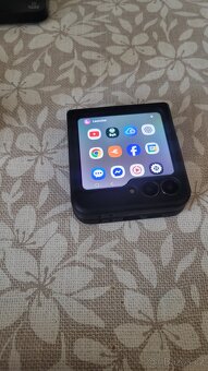Samsung Galaxy Z Flip 7 Fe - 3