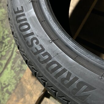 Letní pneu 235/45 R18 94W Bridgestone 4mm - 3