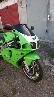 Kawasaki ZX7R - 3