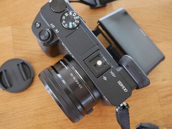 Sony Alpha A6400 + objektiv 16-50mm - 3