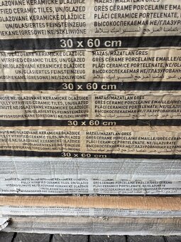 Glaz. keramická protiskluzová dlažba Rako 30x60x s třpytkami - 3