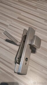 Prodam kování pro vstupní dveře se zámkem - 3