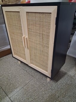 Komoda černá s masiv dvířky - 3