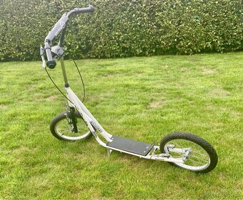 Bílá koloběžka Master - 3