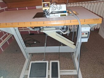 Průmyslový šicí stroj - overlock - 3