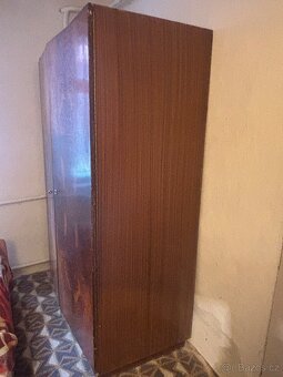 Retro dvoudvéřová skříň masiv - 3