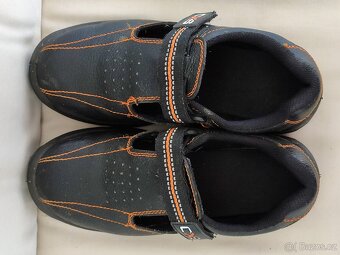 Boty černé pracovní vel.37 polobotky mokasíny kus 100,- - 3