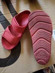 Červené sandály adidas velikost 32 - 3