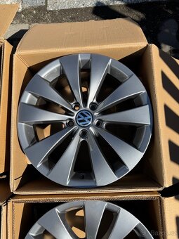 ORIGINÁL Alu Volkswagen PHOENIX R17, 5x112 - TOP STAV - 3