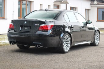 BMW E60 M5 5.0 V10 - 3